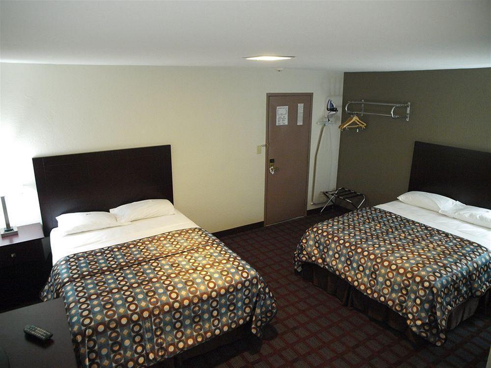 Baymont By Wyndham Iron Mountain Hotel Eksteriør billede